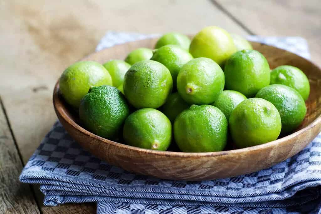 تصویر 3 از لیمو ترش آبدار با تازگی مستقیم از باغ